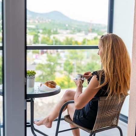 Sweet Home Apartman , 30Sqm Studio, Free Private Parking, Mountain View, Balcony, 20 Min From Downtown Budapest Ngoại thất bức ảnh