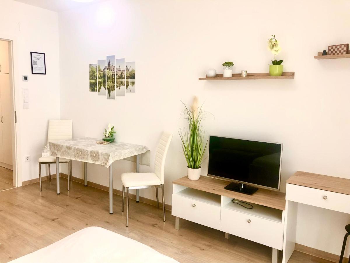 Sweet Home Apartman , 30Sqm Studio, Free Private Parking, Mountain View, Balcony, 20 Min From Downtown Budapest Ngoại thất bức ảnh