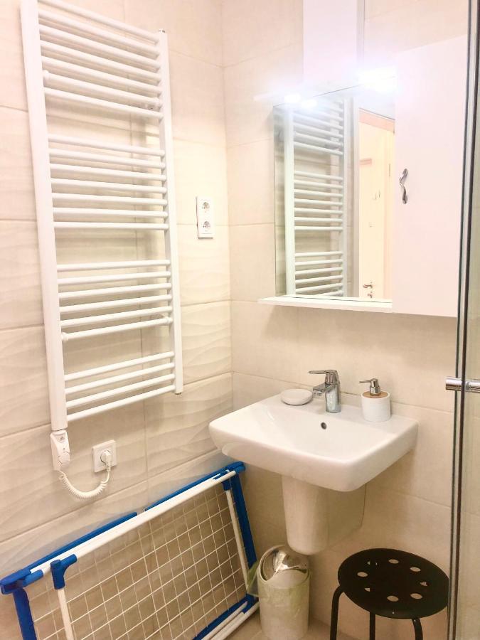 Sweet Home Apartman , 30Sqm Studio, Free Private Parking, Mountain View, Balcony, 20 Min From Downtown Budapest Ngoại thất bức ảnh