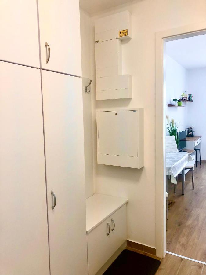 Sweet Home Apartman , 30Sqm Studio, Free Private Parking, Mountain View, Balcony, 20 Min From Downtown Budapest Ngoại thất bức ảnh