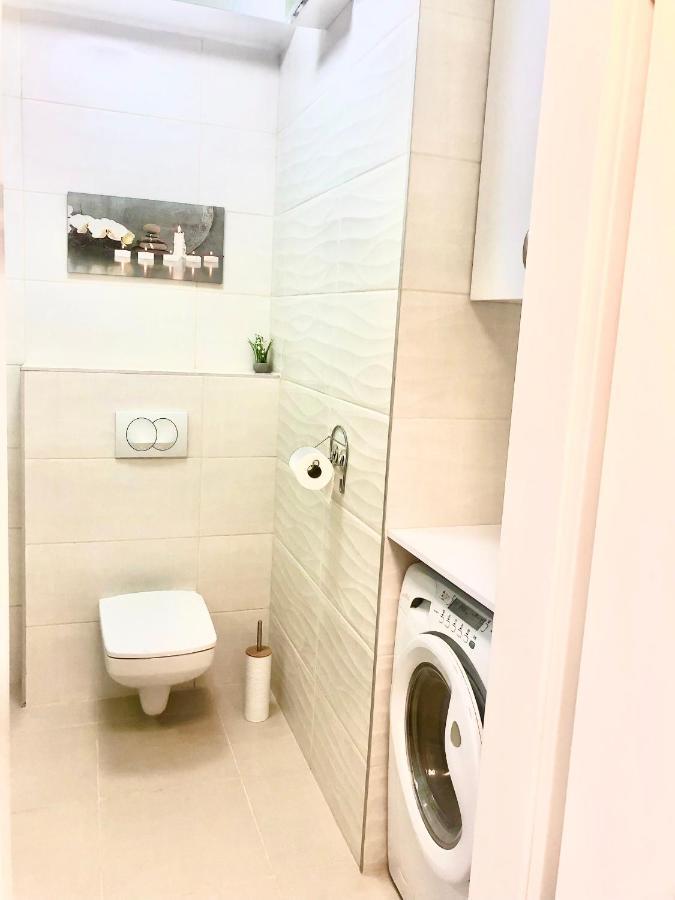 Sweet Home Apartman , 30Sqm Studio, Free Private Parking, Mountain View, Balcony, 20 Min From Downtown Budapest Ngoại thất bức ảnh