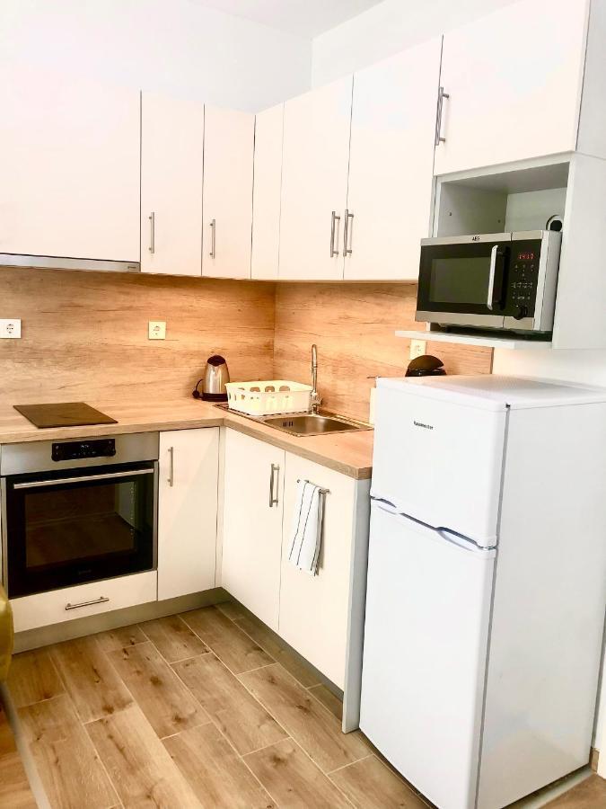 Sweet Home Apartman , 30Sqm Studio, Free Private Parking, Mountain View, Balcony, 20 Min From Downtown Budapest Ngoại thất bức ảnh