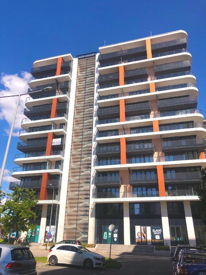 Sweet Home Apartman , 30Sqm Studio, Free Private Parking, Mountain View, Balcony, 20 Min From Downtown Budapest Ngoại thất bức ảnh