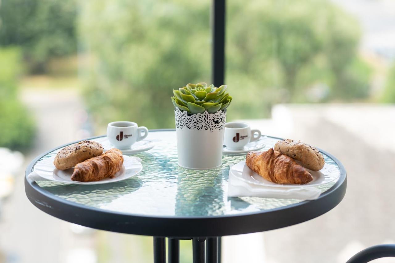 Sweet Home Apartman , 30Sqm Studio, Free Private Parking, Mountain View, Balcony, 20 Min From Downtown Budapest Ngoại thất bức ảnh