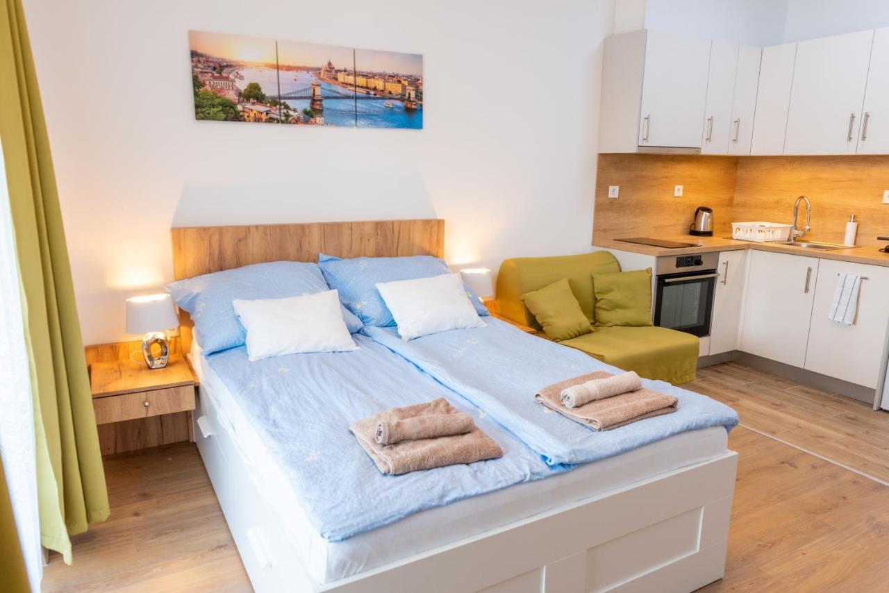 Sweet Home Apartman , 30Sqm Studio, Free Private Parking, Mountain View, Balcony, 20 Min From Downtown Budapest Ngoại thất bức ảnh