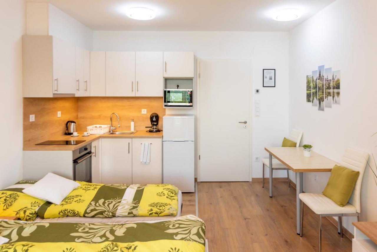 Sweet Home Apartman , 30Sqm Studio, Free Private Parking, Mountain View, Balcony, 20 Min From Downtown Budapest Ngoại thất bức ảnh