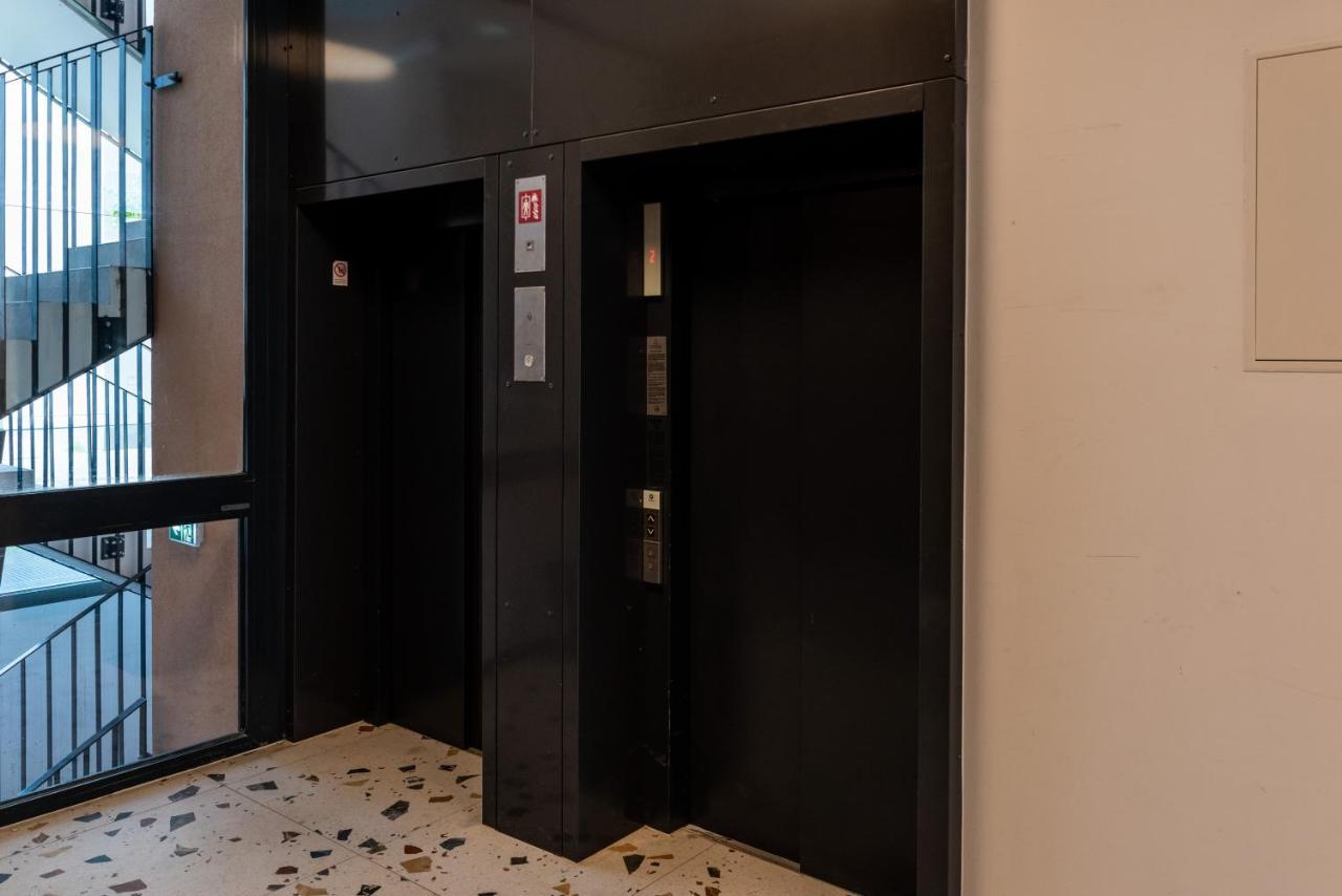 Sweet Home Apartman , 30Sqm Studio, Free Private Parking, Mountain View, Balcony, 20 Min From Downtown Budapest Ngoại thất bức ảnh