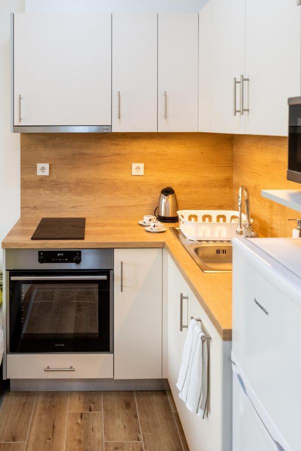 Sweet Home Apartman , 30Sqm Studio, Free Private Parking, Mountain View, Balcony, 20 Min From Downtown Budapest Ngoại thất bức ảnh