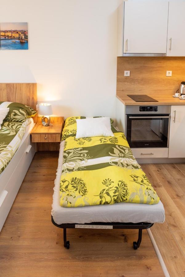 Sweet Home Apartman , 30Sqm Studio, Free Private Parking, Mountain View, Balcony, 20 Min From Downtown Budapest Ngoại thất bức ảnh