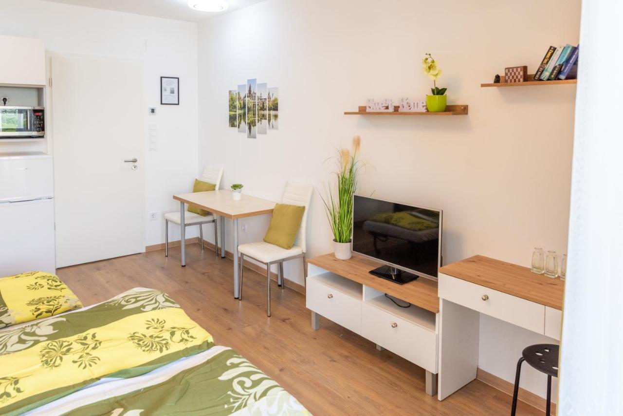 Sweet Home Apartman , 30Sqm Studio, Free Private Parking, Mountain View, Balcony, 20 Min From Downtown Budapest Ngoại thất bức ảnh
