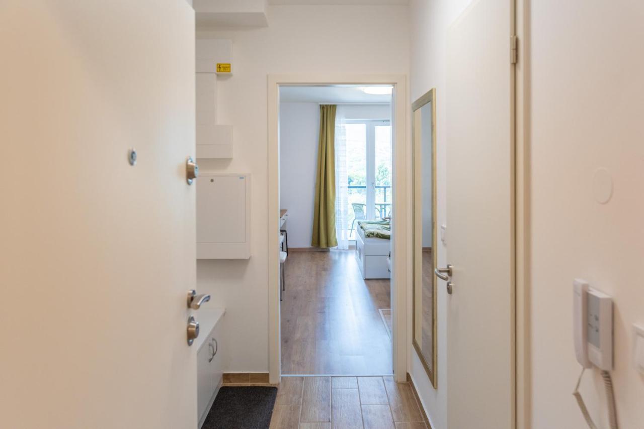 Sweet Home Apartman , 30Sqm Studio, Free Private Parking, Mountain View, Balcony, 20 Min From Downtown Budapest Ngoại thất bức ảnh