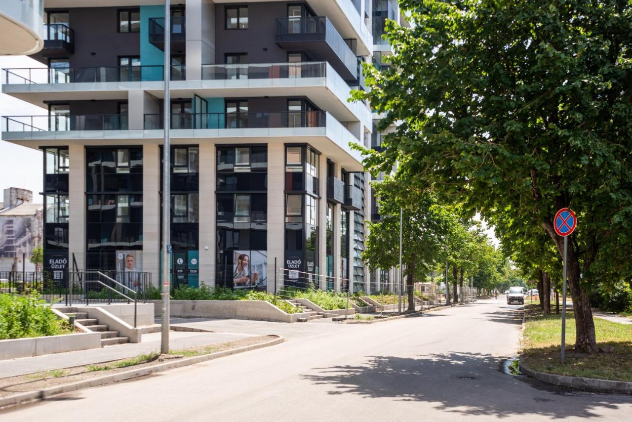 Sweet Home Apartman , 30Sqm Studio, Free Private Parking, Mountain View, Balcony, 20 Min From Downtown Budapest Ngoại thất bức ảnh