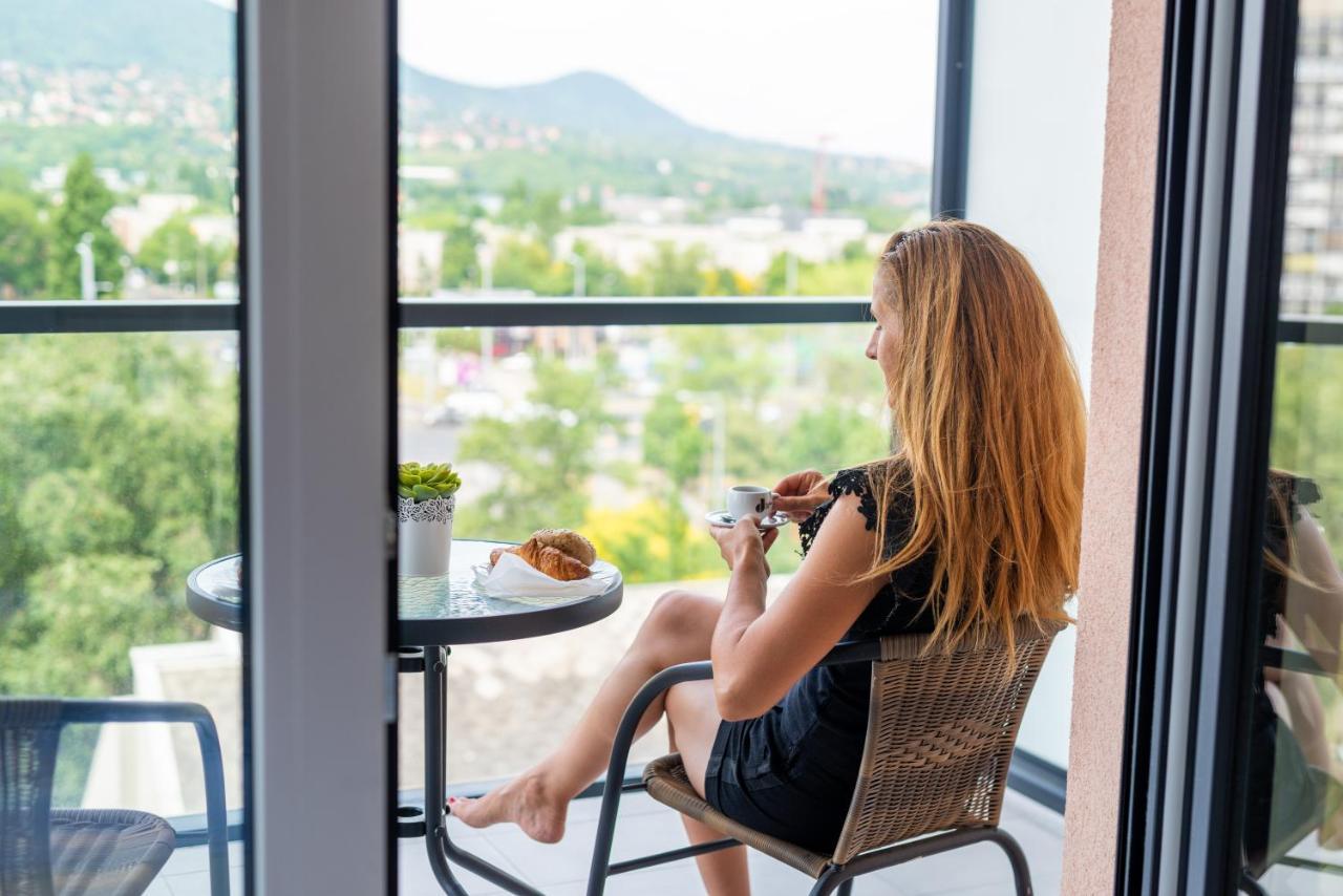 Sweet Home Apartman , 30Sqm Studio, Free Private Parking, Mountain View, Balcony, 20 Min From Downtown Budapest Ngoại thất bức ảnh